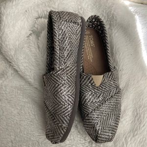 NWOT metallic woven TOMS